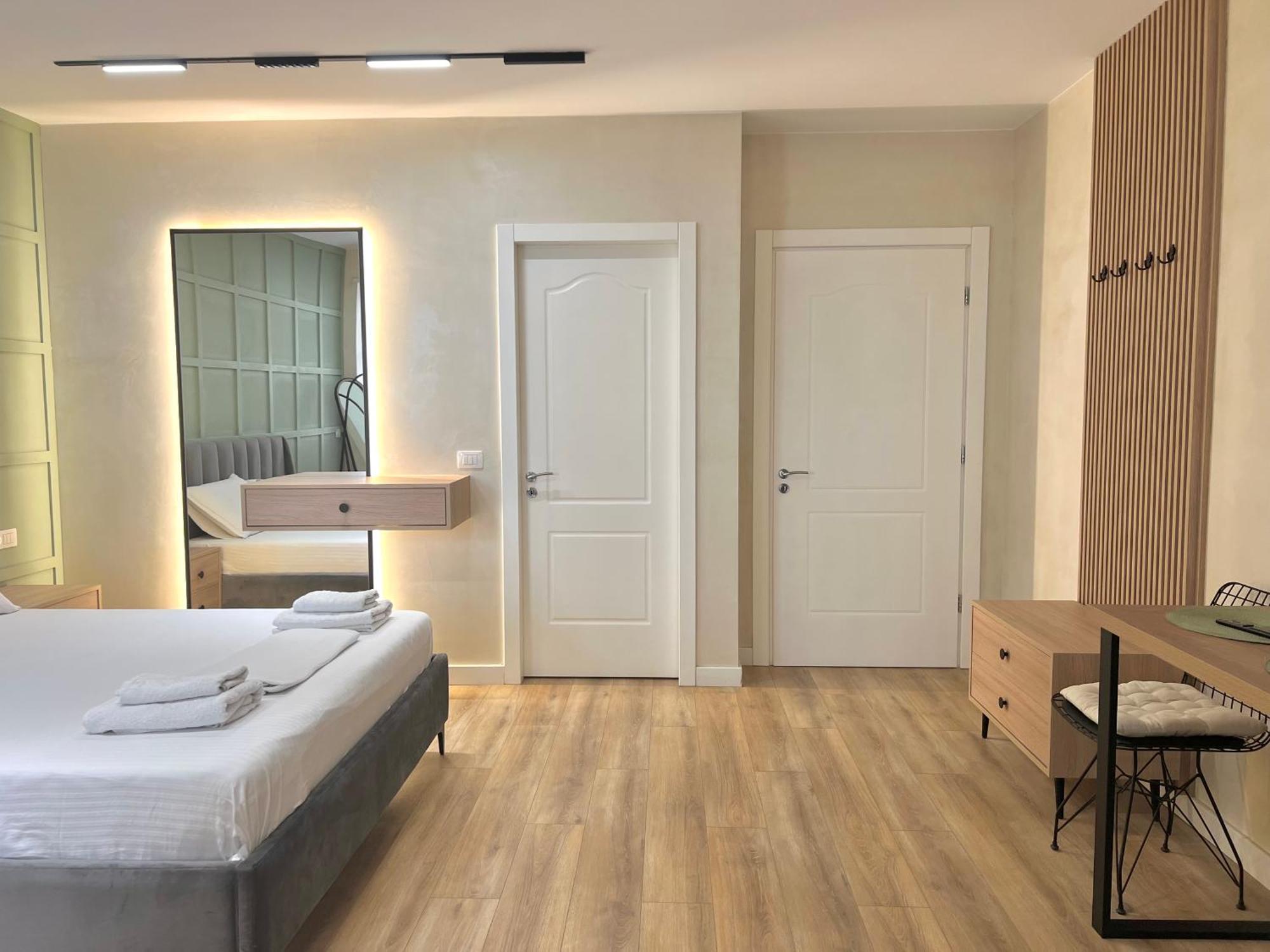 Syncron Apartments In The Center Of 티라나 외부 사진