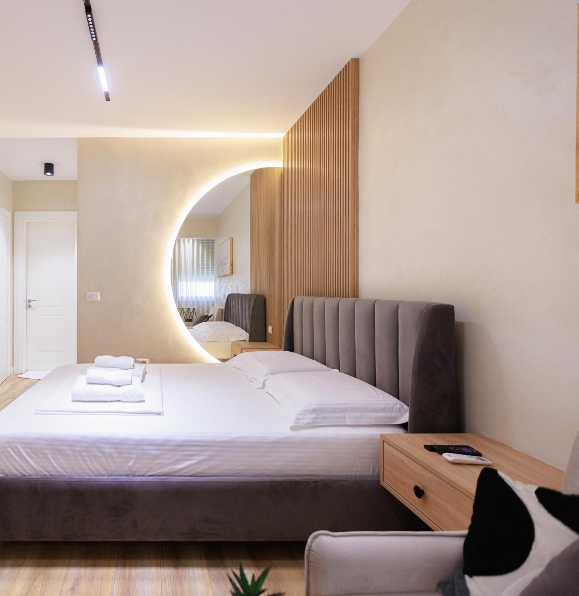 Syncron Apartments In The Center Of 티라나 외부 사진